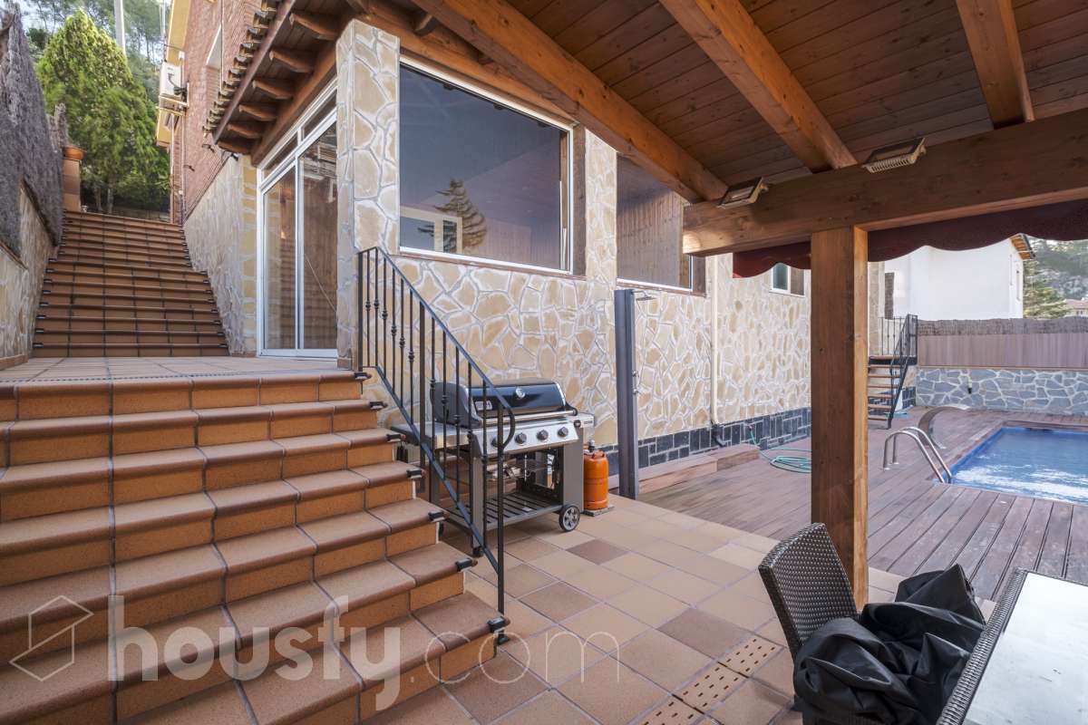 Casa en venta en Carrer Can Rafael,  Cervelló-1