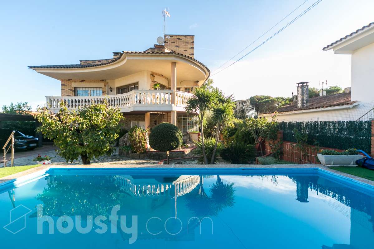 Casa en venta en CL ARAGO,  Santa Eulàlia de Ronçana-0