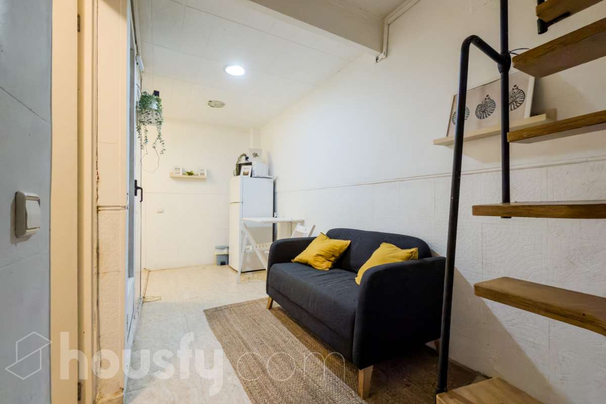 Piso en venta en Carrer de Tapioles, Sants-Montjuïc, Barcelona-0
