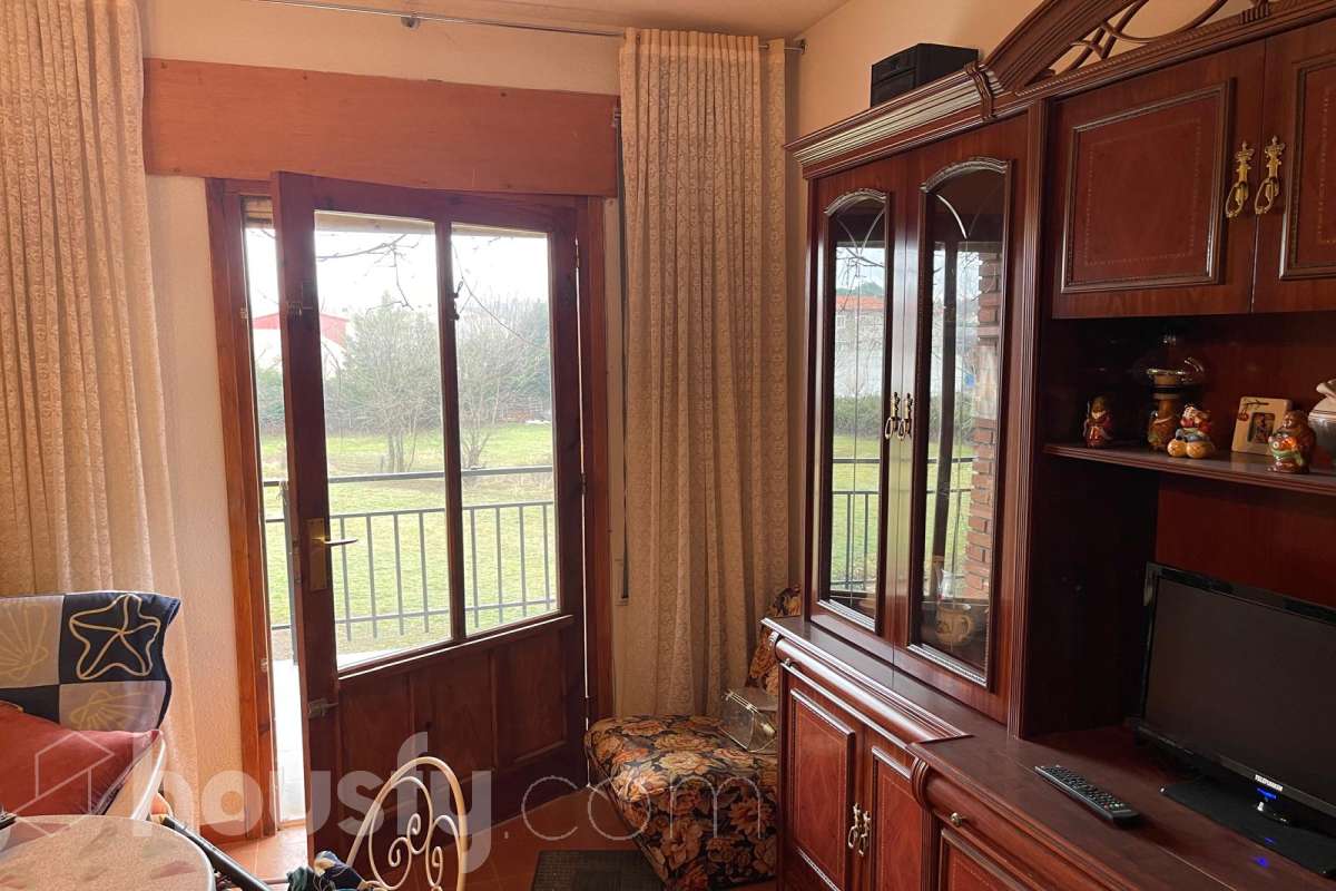 Piso en alquiler en Calle Río Júcar,  Navaluenga-1