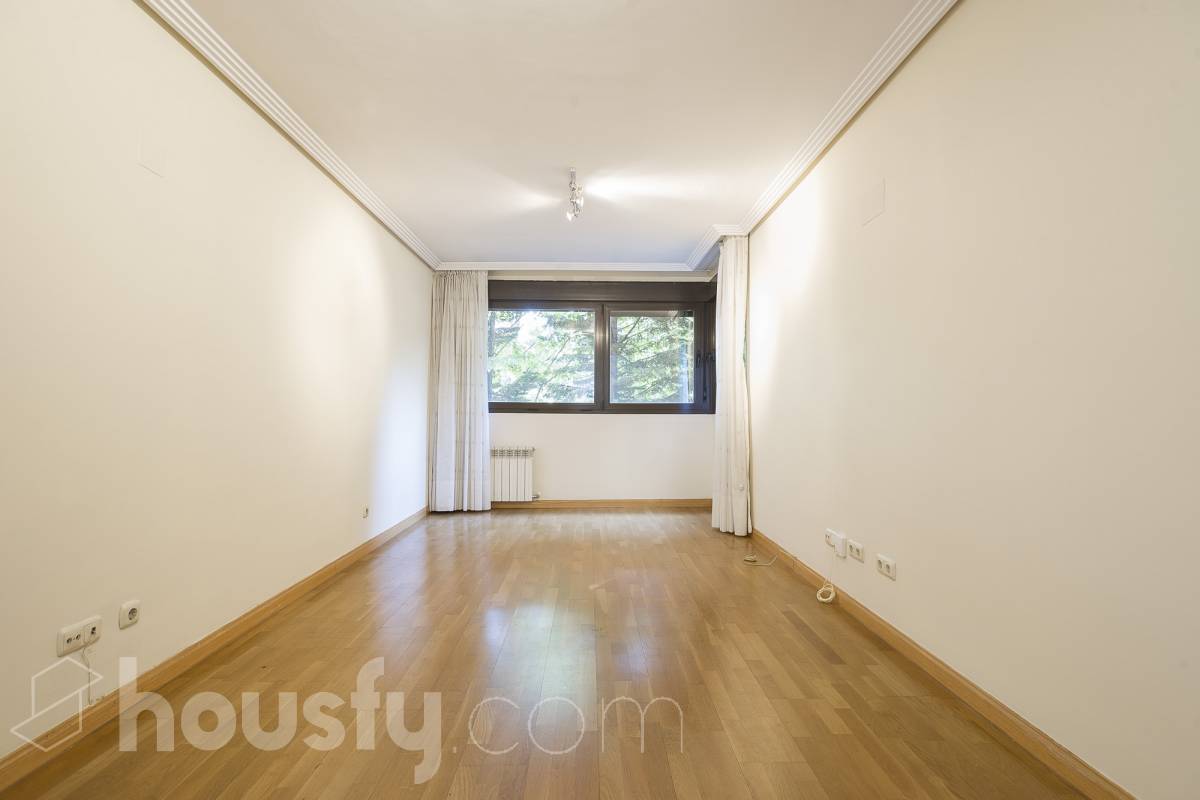 Piso en venta en Agastia, Ciudad Lineal, Madrid-1