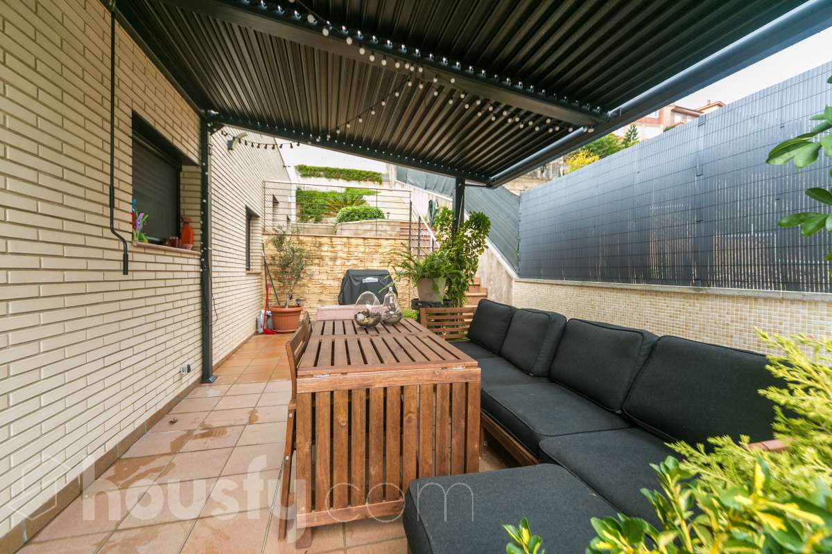 Casa en venta en Carrer de València,  Vallirana-1