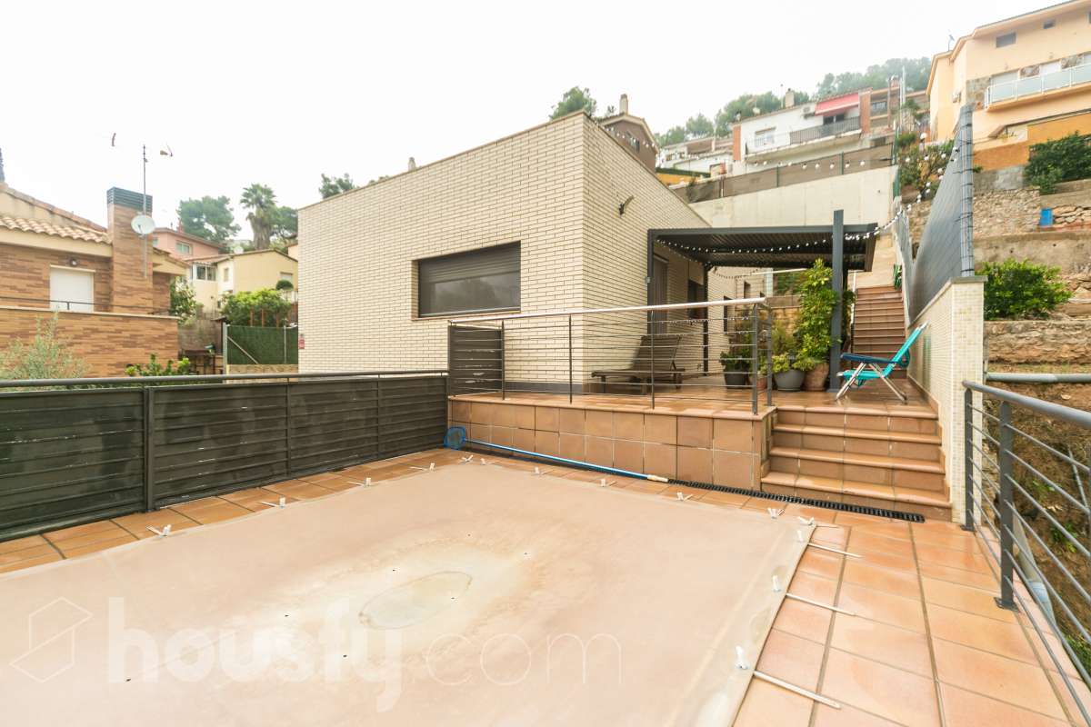 Casa en venta en Carrer de València,  Vallirana-4