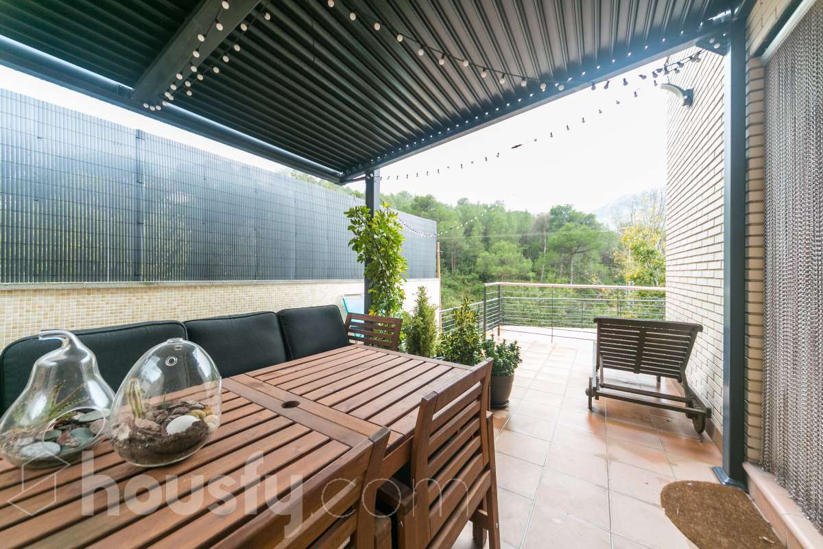 Casa en venta en Carrer de València,  Vallirana-0