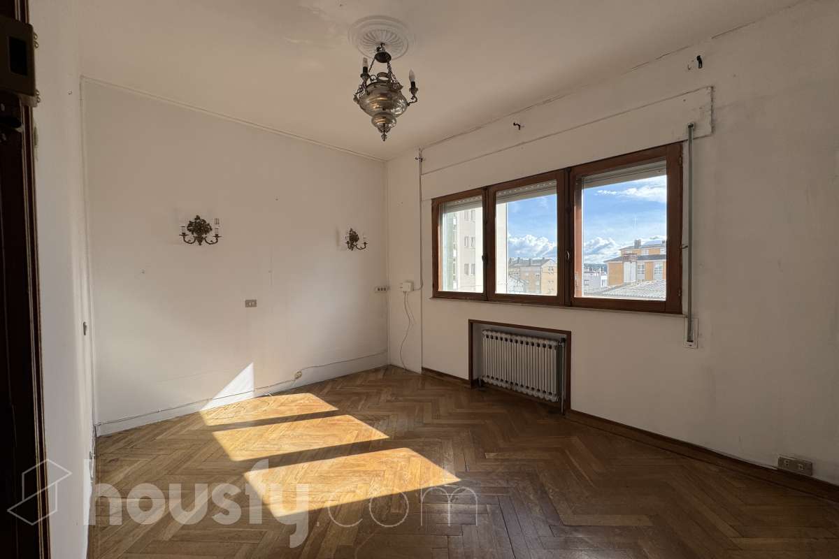 Piso en venta en Avenida Ramón Ferreiro,  Lugo-1