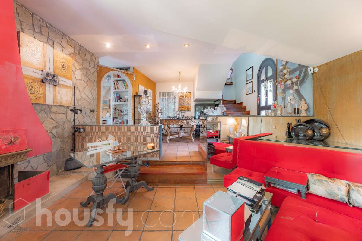 Casa en venta en Calle Riu ripoll 2 08759,  Vallirana-2