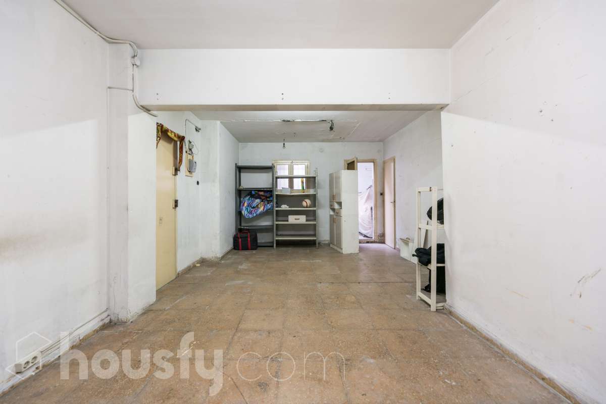 Local en venta en Carrer de Frederic Soler,  Cornellà de Llobregat-0