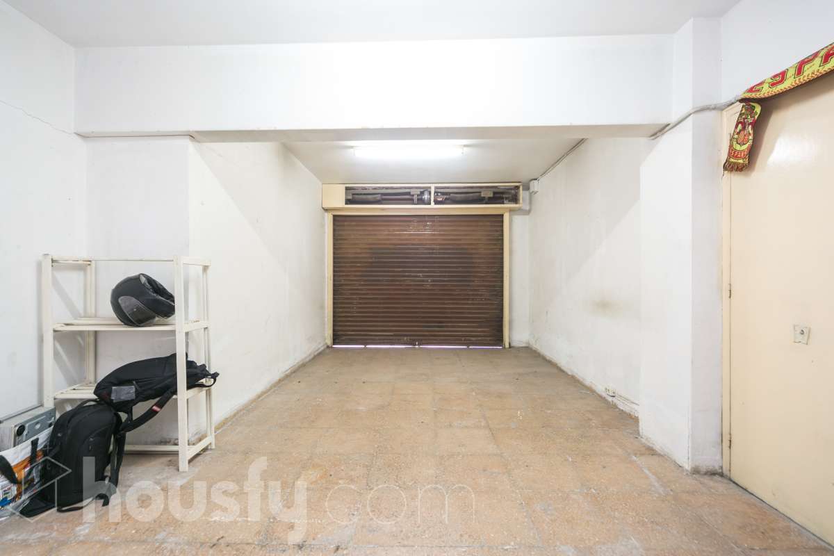 Local en venta en Carrer de Frederic Soler,  Cornellà de Llobregat-1