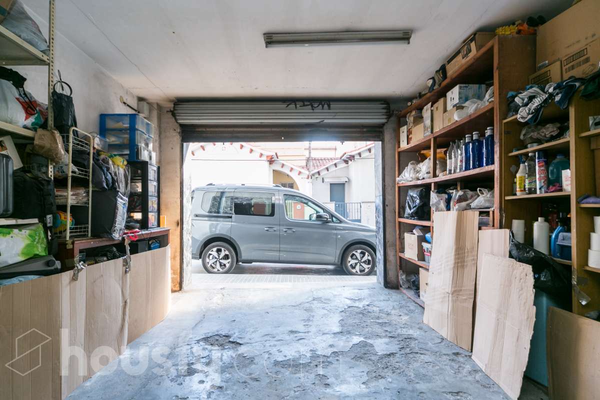 Local en venta en Carrer de Frederic Soler,  Cornellà de Llobregat-0