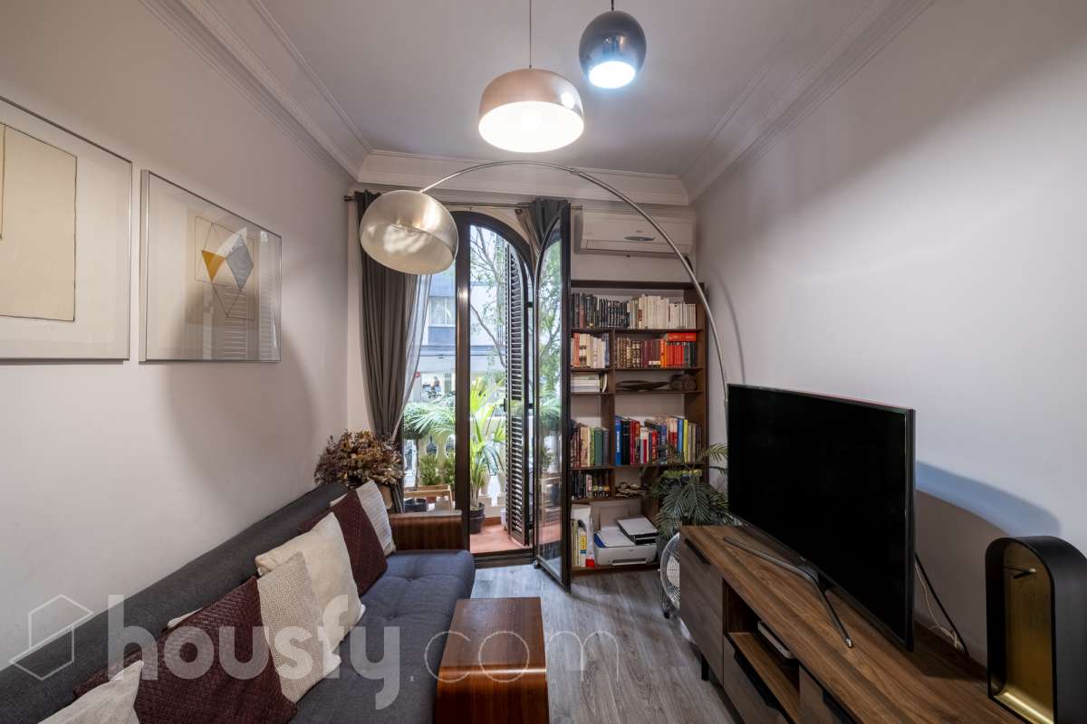 Piso en venta en Carrer de Rocafort, Eixample, Barcelona-1