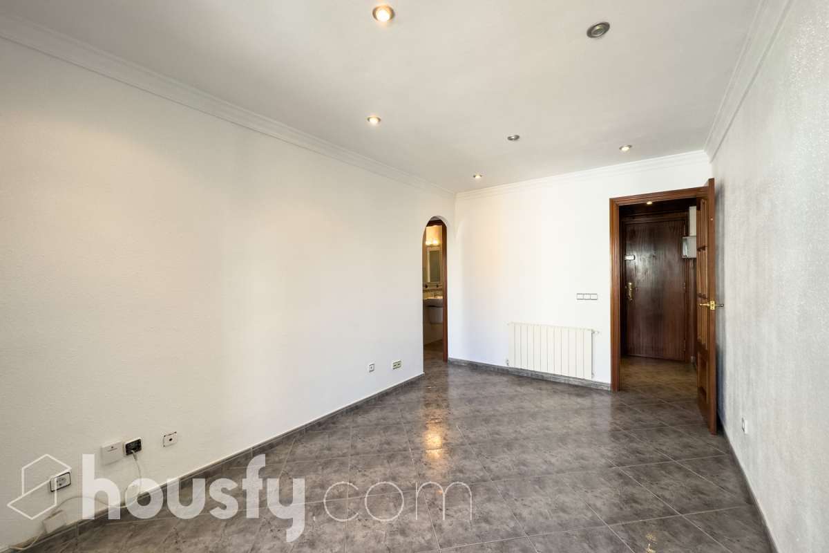 Piso en venta en CL PRAT DE LA RIBA,  Santa Coloma de Gramenet-2