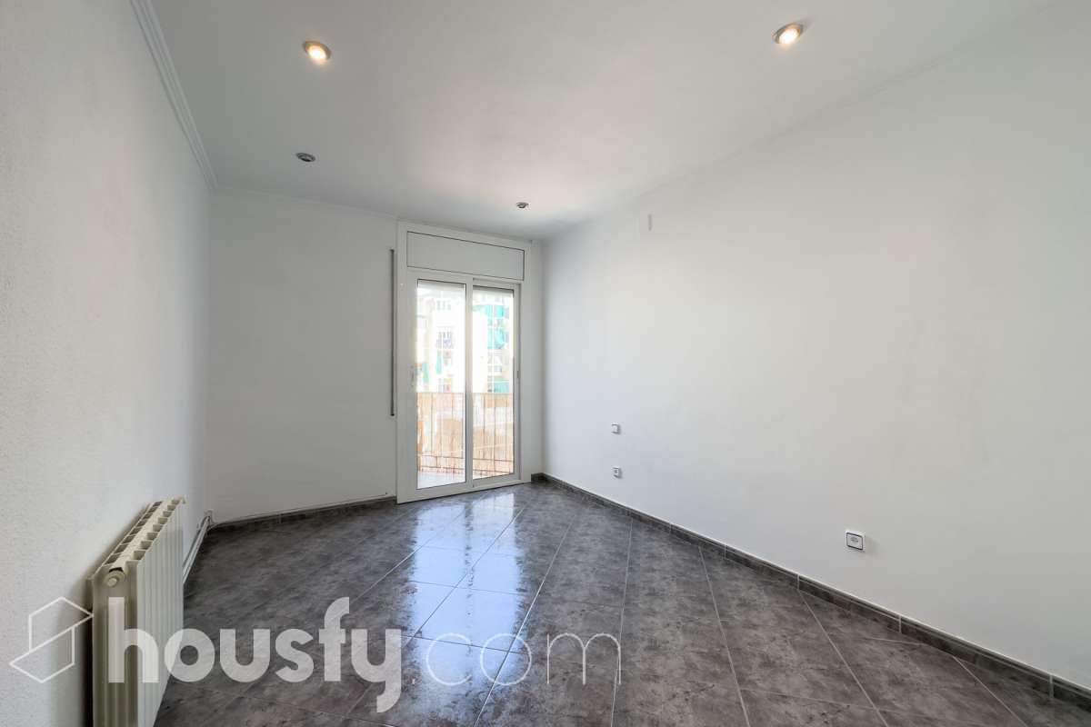 Piso en venta en CL PRAT DE LA RIBA,  Santa Coloma de Gramenet-4