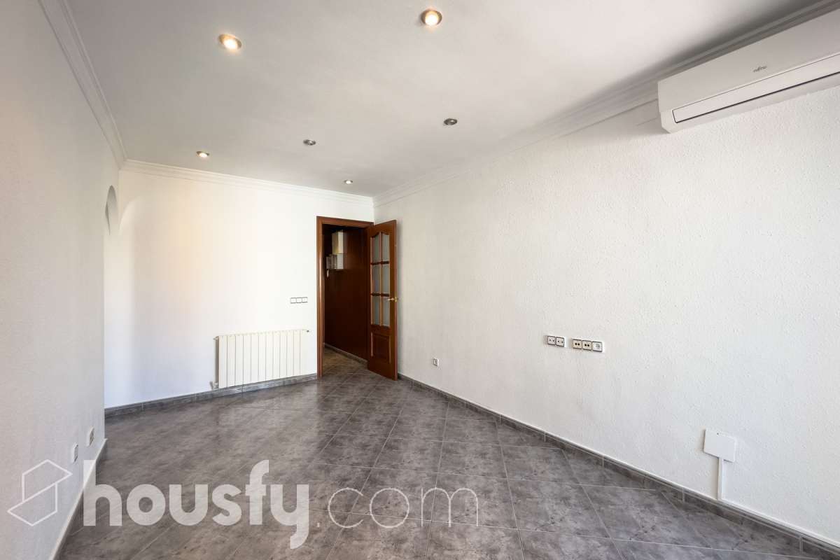 Piso en venta en CL PRAT DE LA RIBA,  Santa Coloma de Gramenet-1