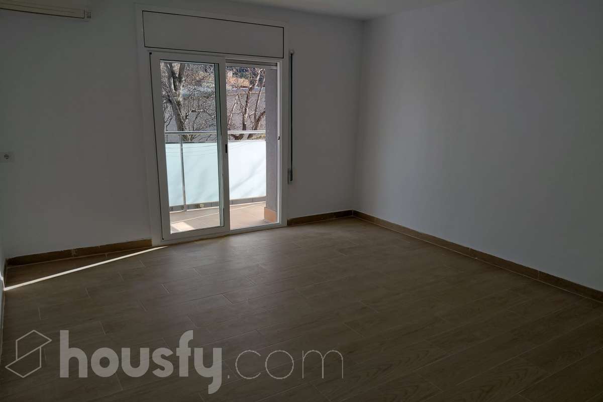 Piso en venta en Carrer ďEdison, Ponent, Terrassa-0