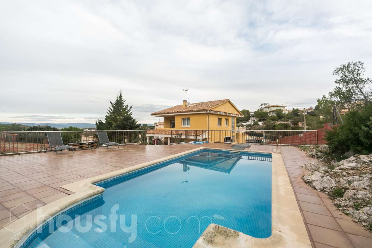 Casa en venta en Carrer de la Figuera,  Olèrdola-0