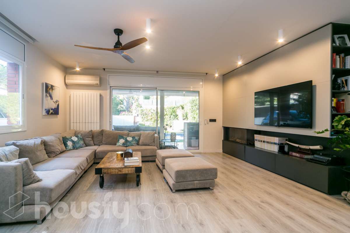 Casa en venta en Avinguda,  Castelldefels-3