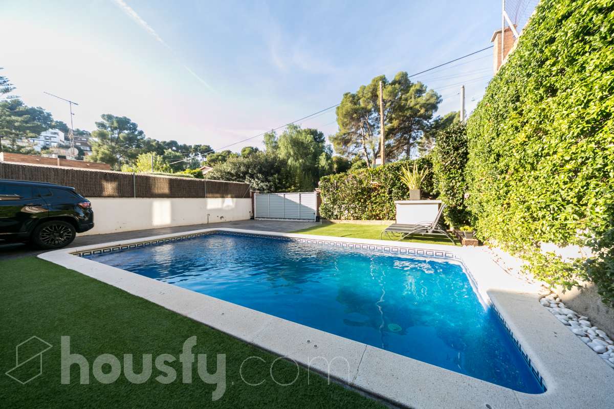 Casa en venta en Avinguda,  Castelldefels-0