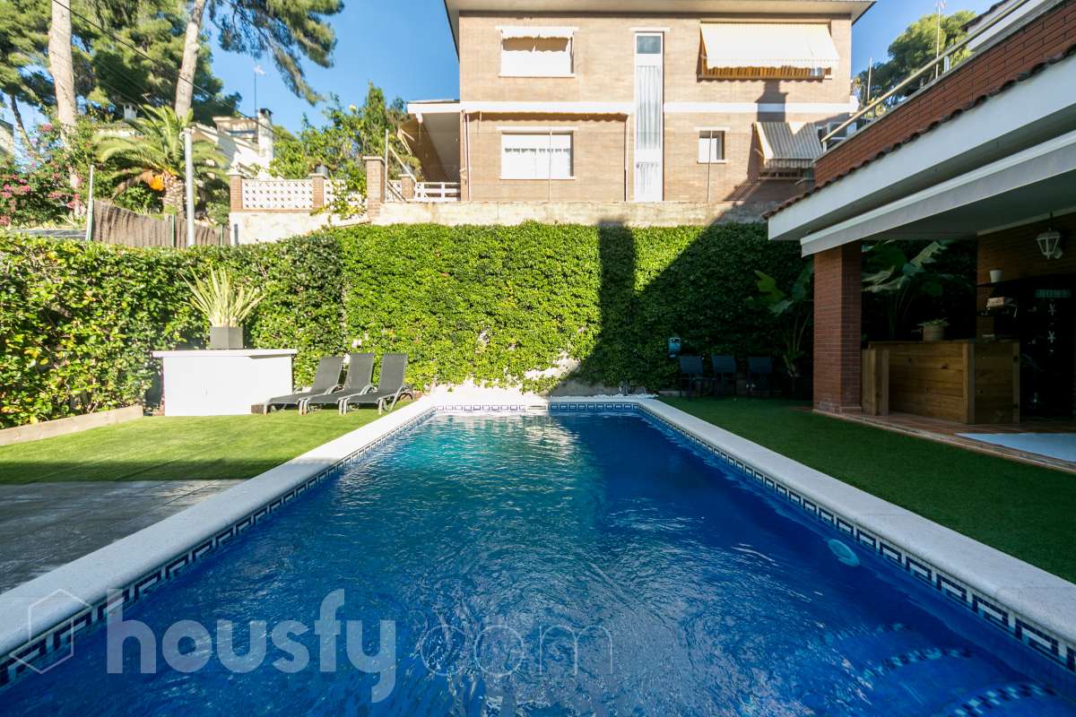 Casa en venta en Avinguda,  Castelldefels-1