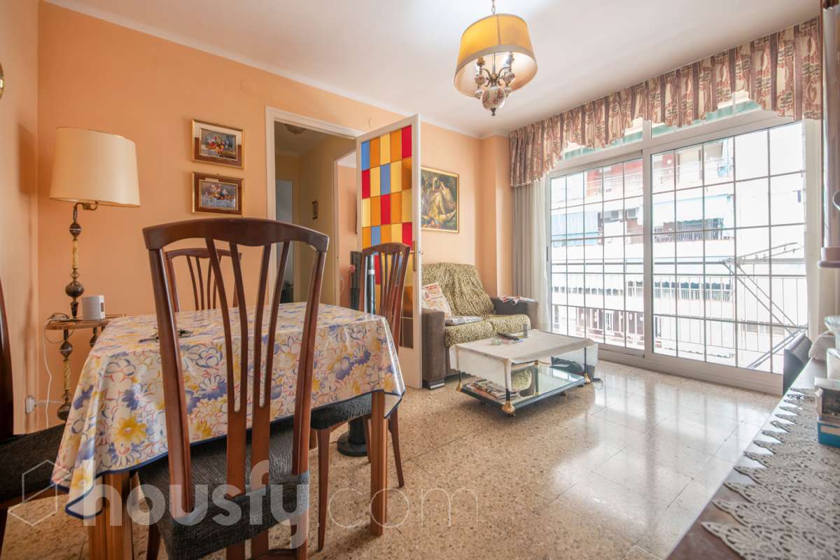 Piso en venta en Carrer del Pedraforca, La Florida - Les Planes, L'Hospitalet de Llobregat-1