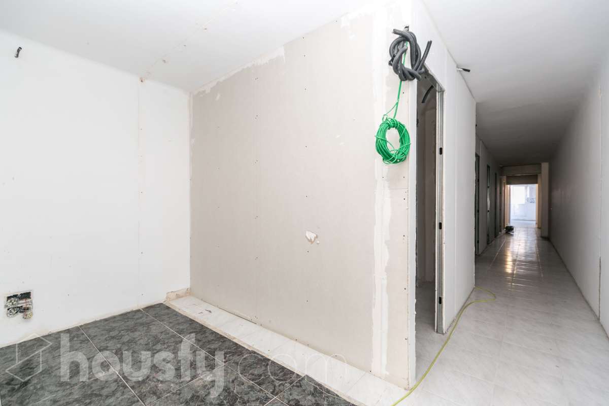 Local en venta en CL CAMPOAMOR,,  Cornellà de Llobregat-1