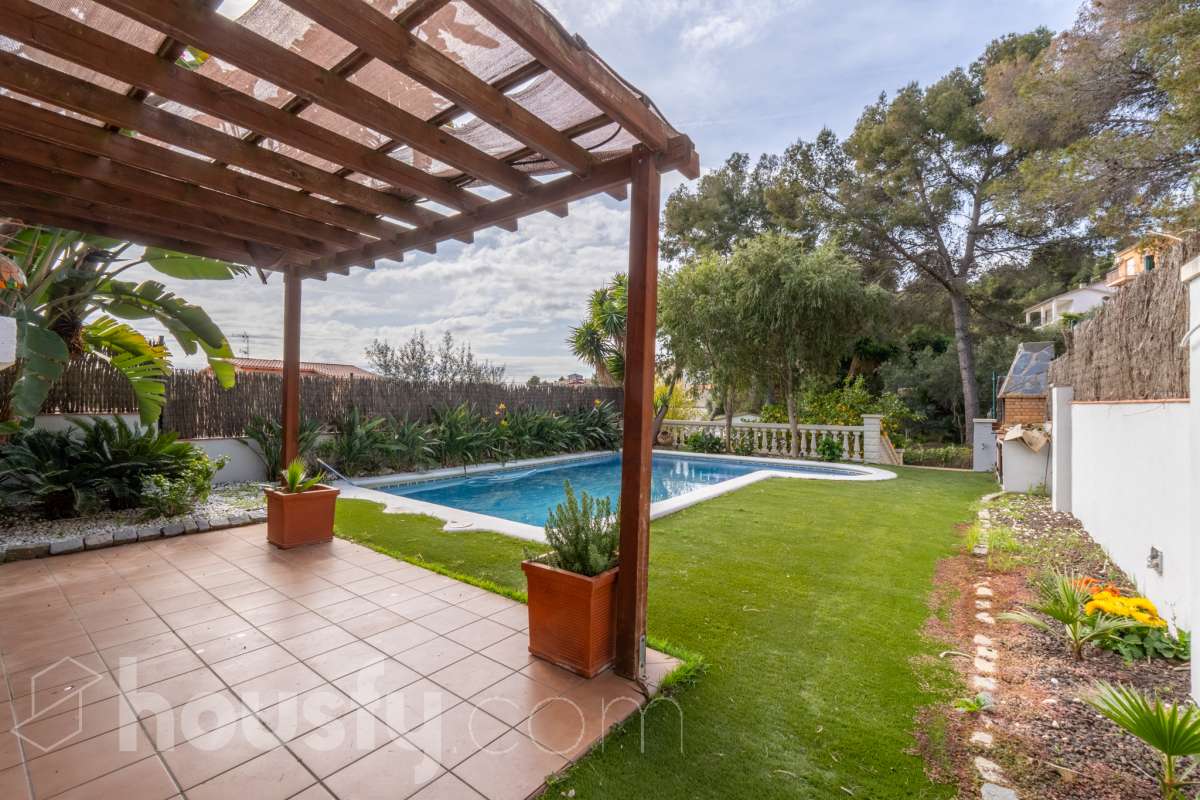 Casa en venta en Casa Unifamiliar,  Cubelles-1