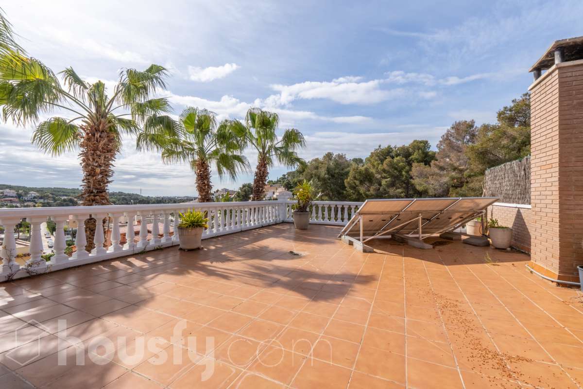 Casa en venta en Calle Gardenia,  Cubelles-1