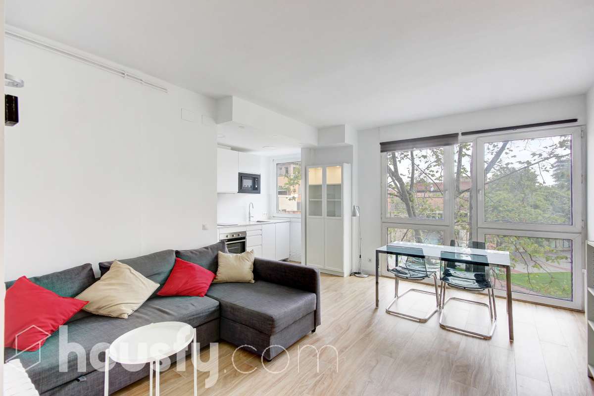 Piso en alquiler en Avinguda del Bogatell, Sant Martí, Barcelona-0