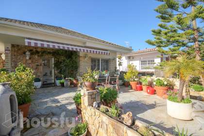 Casa en venta en Avinguda Taronger, Castellbisbal-0