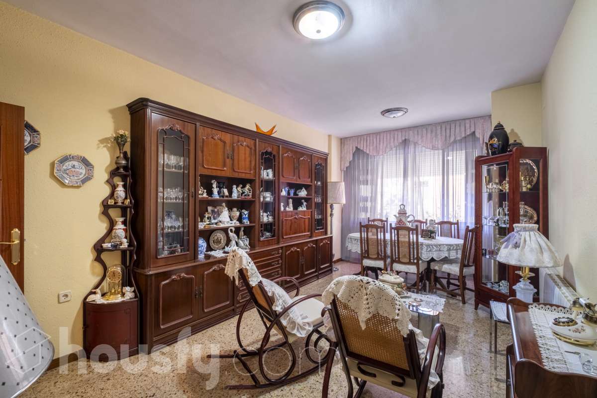 Piso en venta en CL JOSEP CUXART,  Cornellà de Llobregat-0