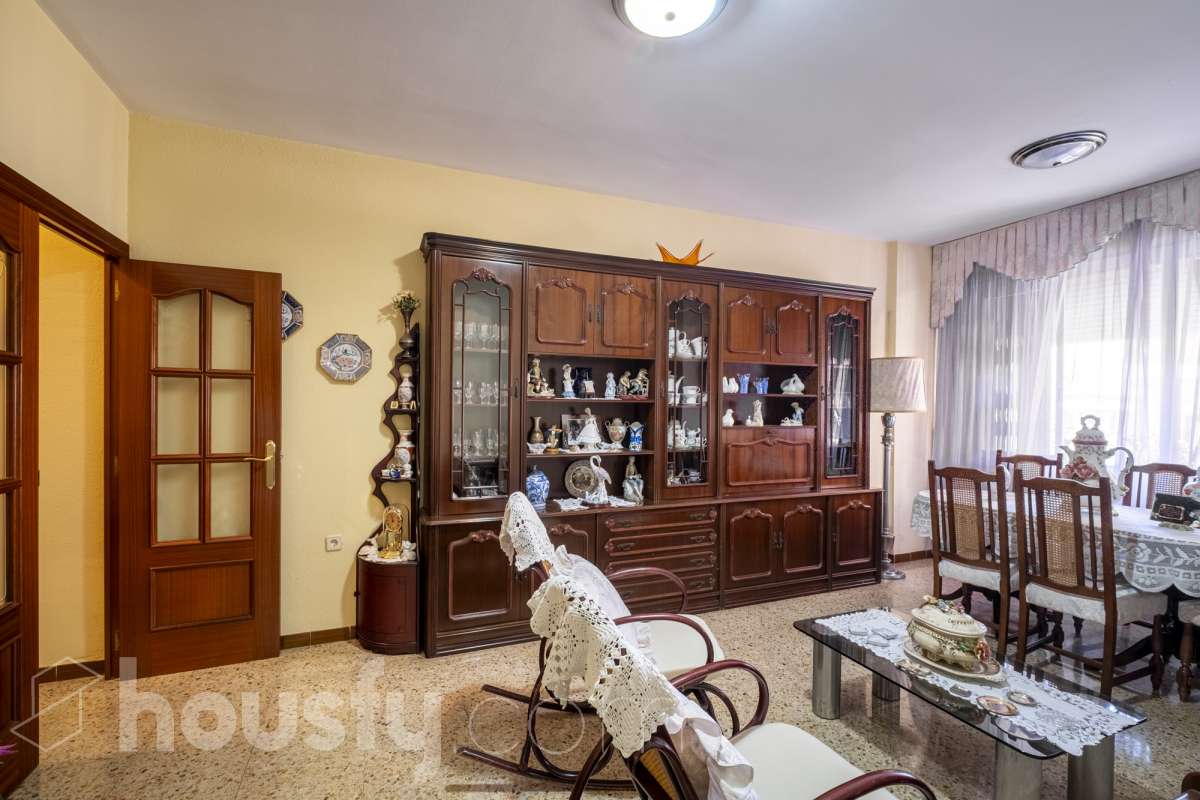 Piso en venta en CL JOSEP CUXART,  Cornellà de Llobregat-0