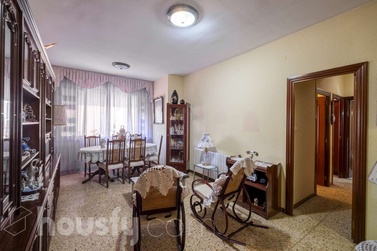 Piso en venta en CL JOSEP CUXART,  Cornellà de Llobregat-1