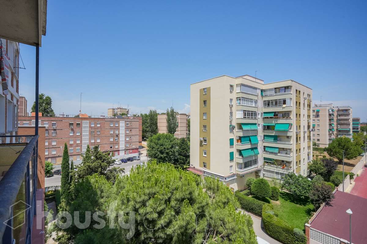 Piso en venta en Calle de Soledad Cazorla, Latina, Madrid-0