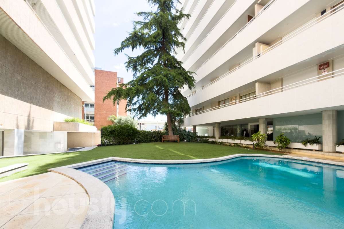 Piso en venta en Carrer de Joan Obiols, Les Corts, Barcelona-0