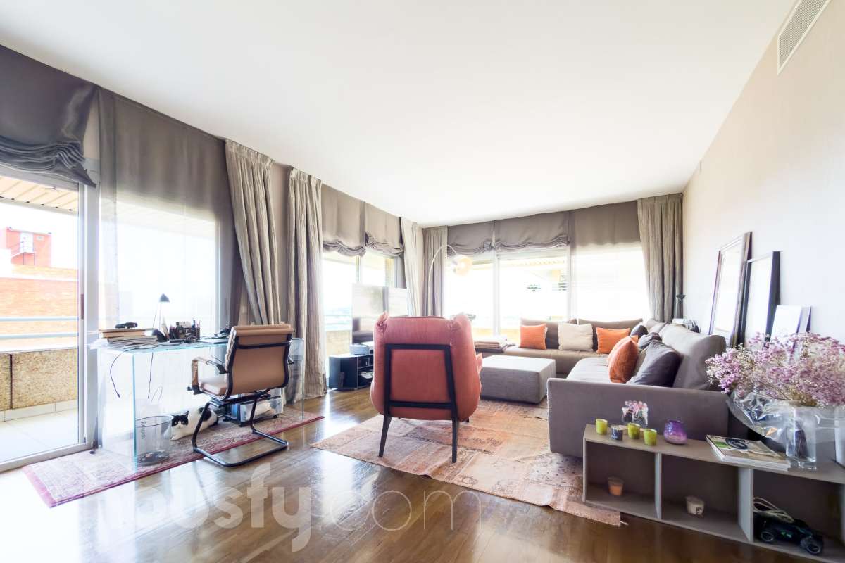 Piso en venta en Carrer de Joan Obiols, Les Corts, Barcelona-1