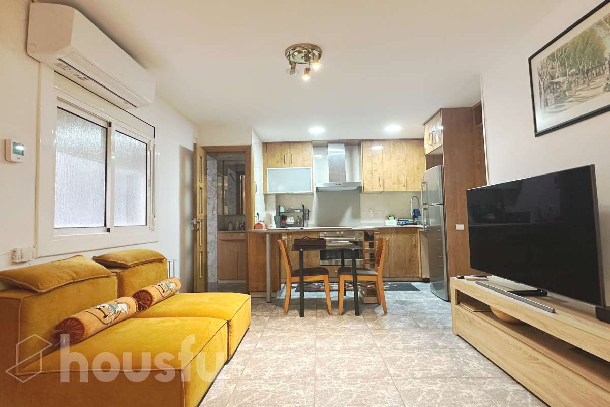 Piso en venta en Carrer Bòbiles, La Florida - Les Planes, L'Hospitalet de Llobregat-1