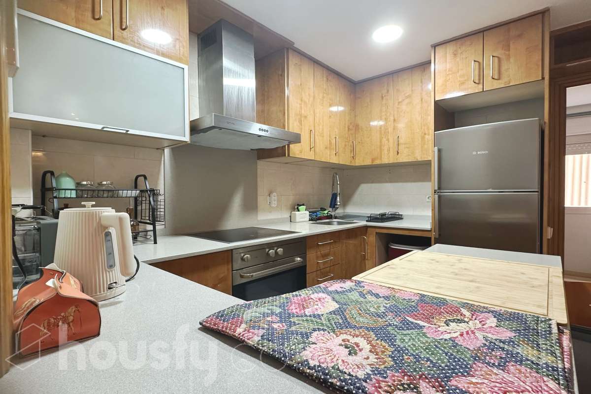 Piso en venta en Carrer Bòbiles, La Florida - Les Planes, L'Hospitalet de Llobregat-2