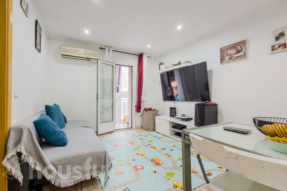 Piso en venta en CL ROMA,  Santa Coloma de Gramenet-1