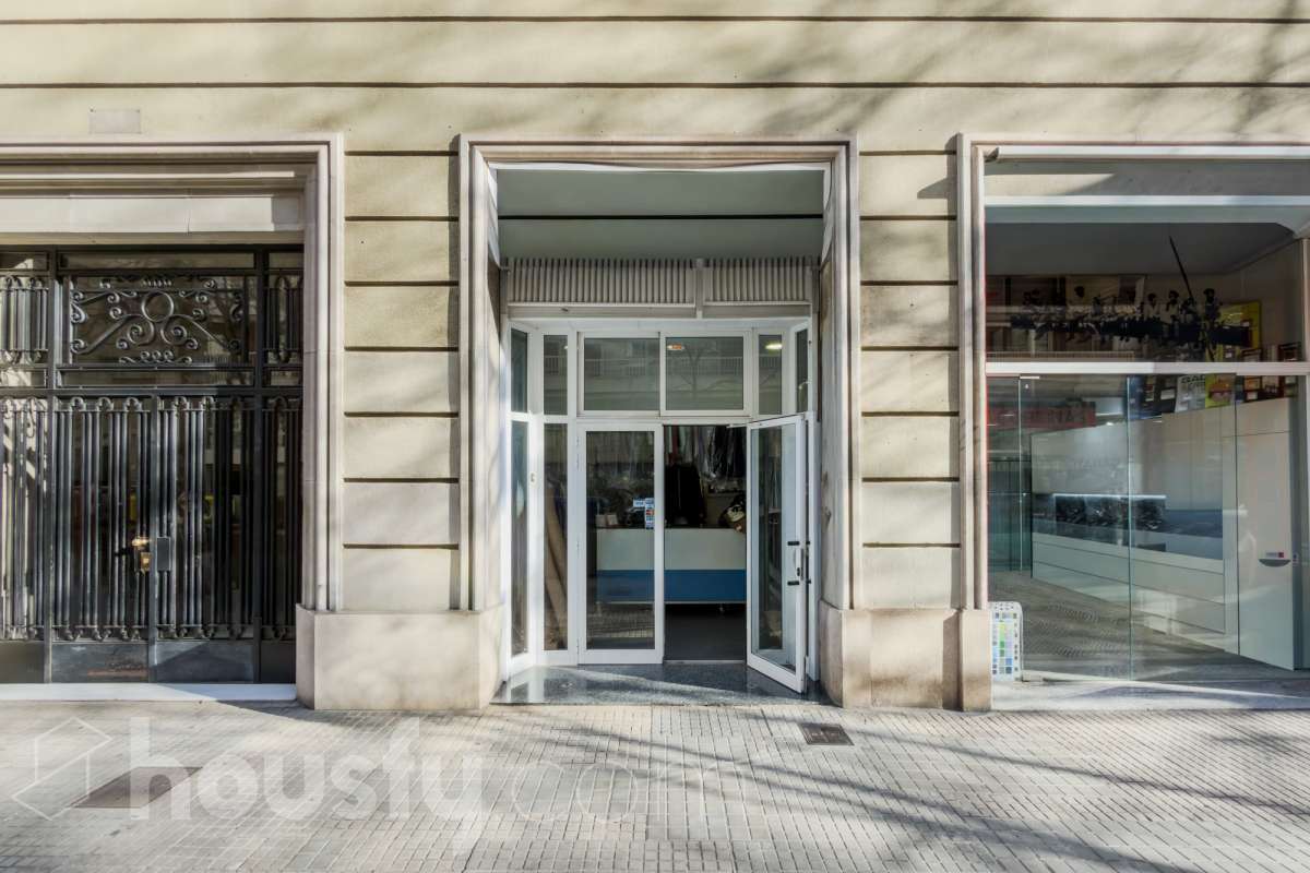 Local en venta en Carrer de Calàbria, Eixample, Barcelona-1