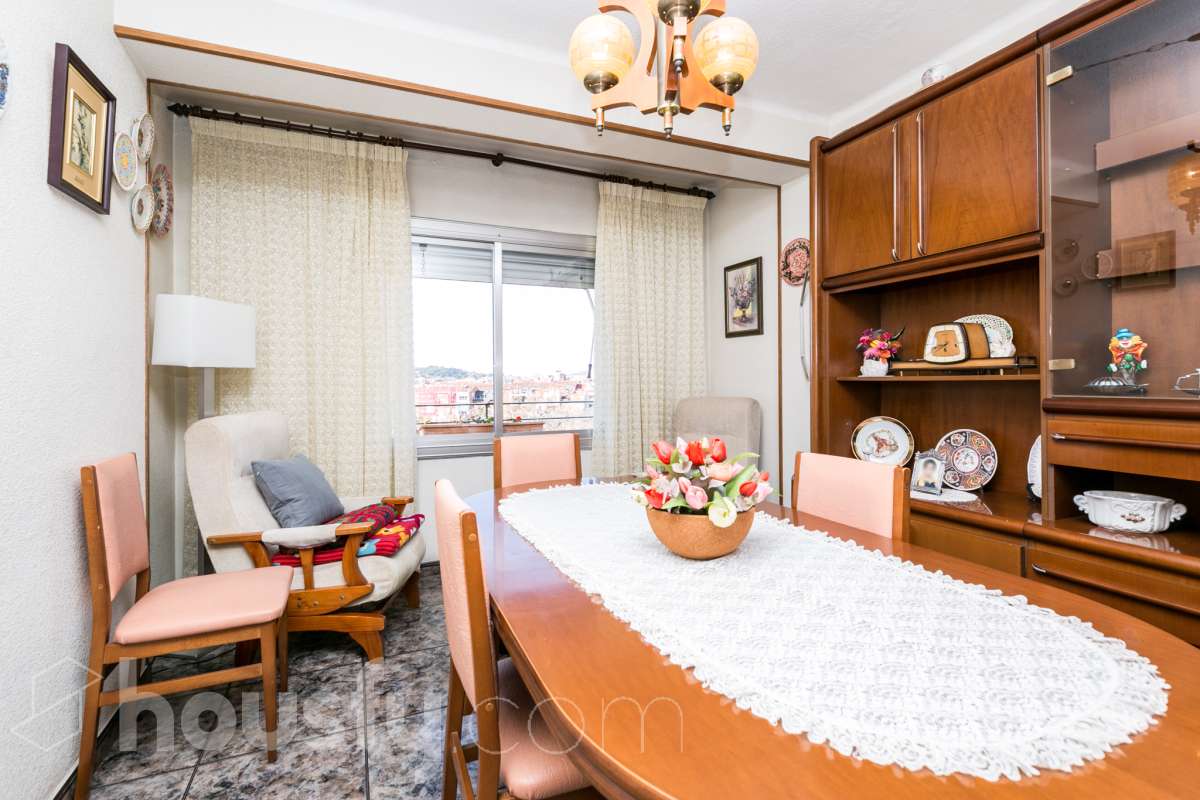 Piso en venta en CL GERMA JOAQUIM, DEL, Sud, Terrassa-0