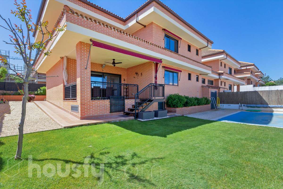 Casa en venta en Calle Pico del aguila,  Miraflores de la Sierra-0