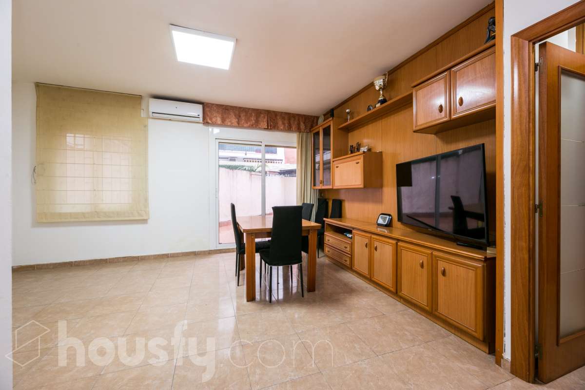 Piso en venta en CL SANTA AMALIA, Horta Guinardó, Barcelona-0