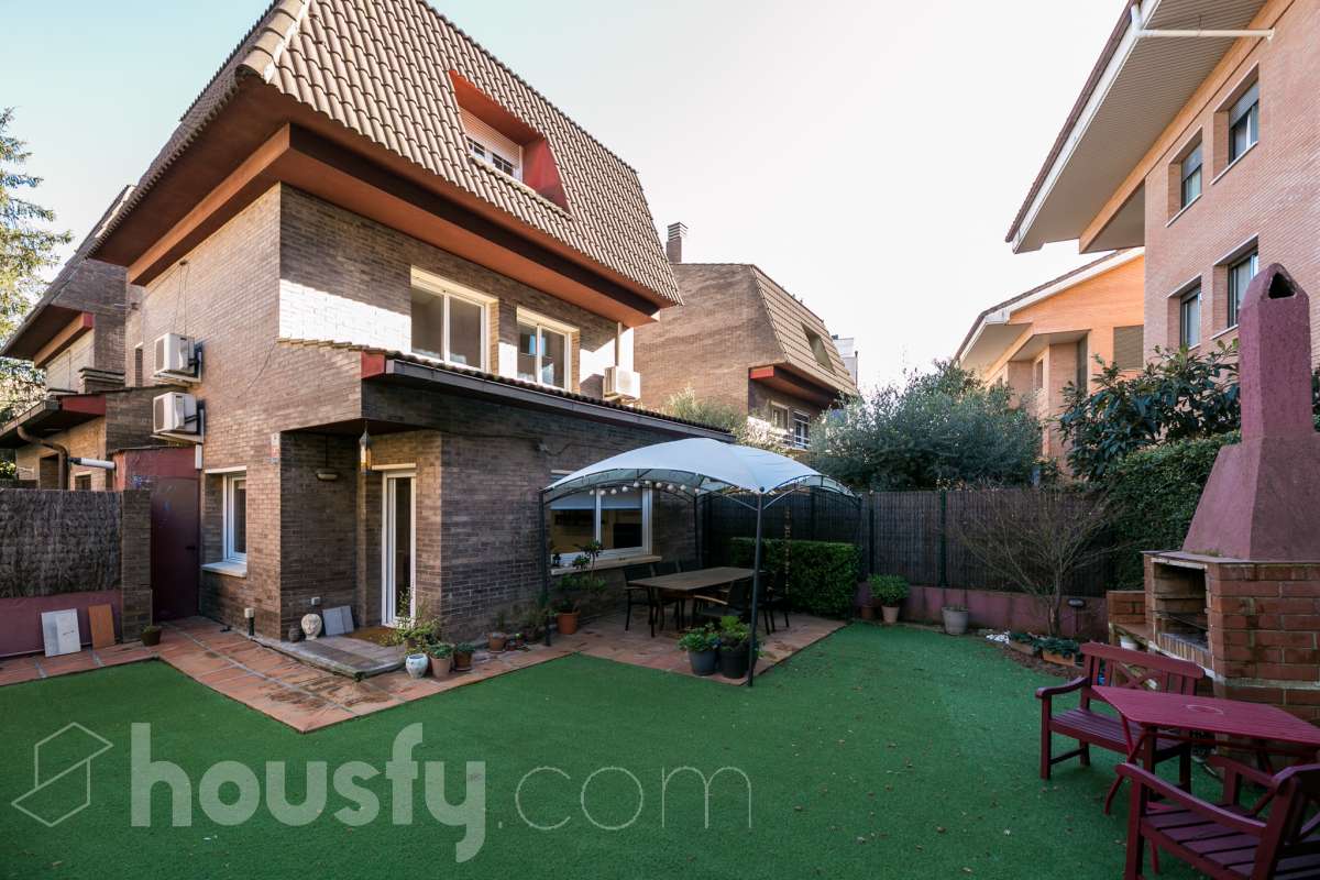 Casa en venta en CL GRANOLLERS,  Sant Cugat del Vallès-0