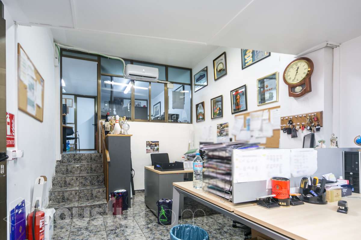 Local en venta en CL MARIA THOMAS,,  Cornellà de Llobregat-2