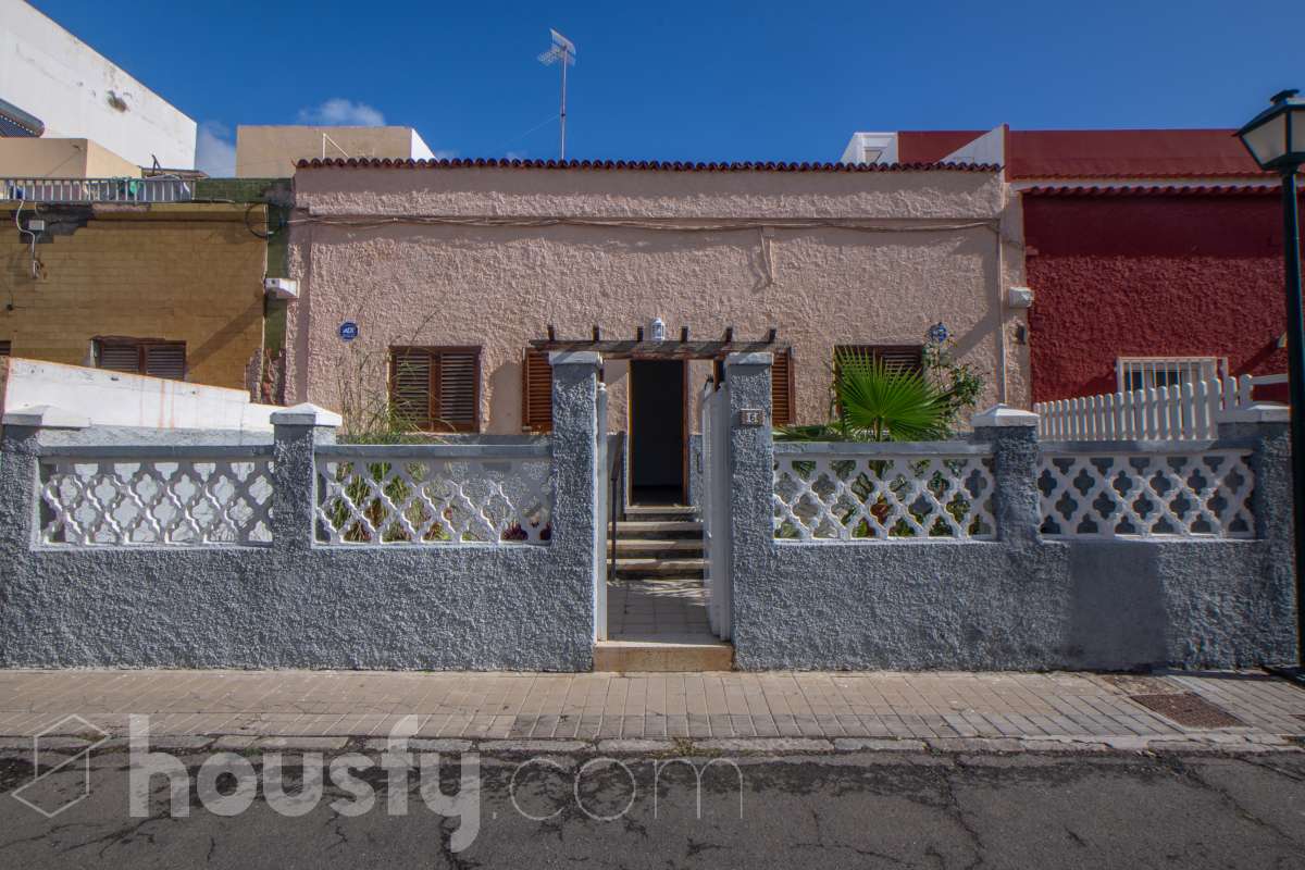 Casa en venta en Calle Francisco de Espinosa, Ciudad Alta, Las Palmas de Gran Canaria-0