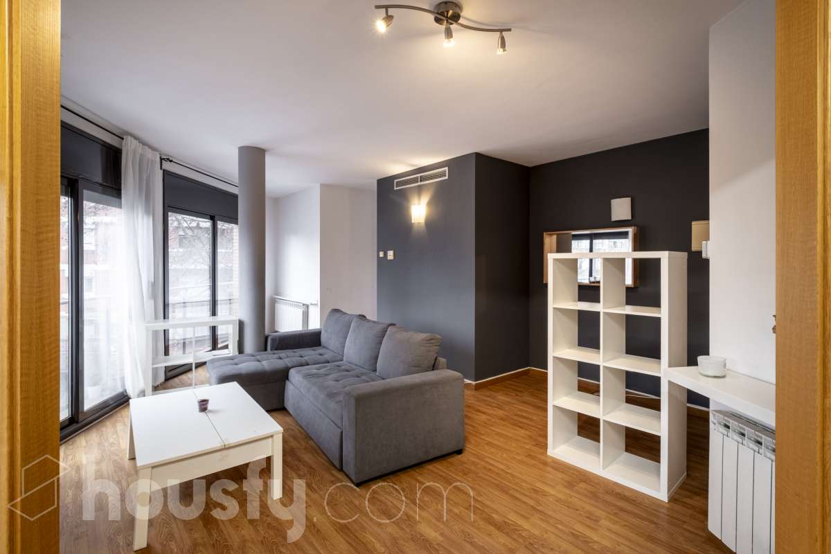 Piso en venta en Passeig de Gaudí, La Creu de Barberà - Avinguda - Eixample, Sabadell-1