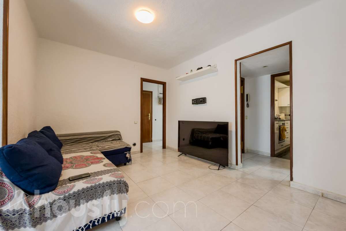 Piso en venta en CL ENRIC CASANOVAS, Nou Barris, Barcelona-2