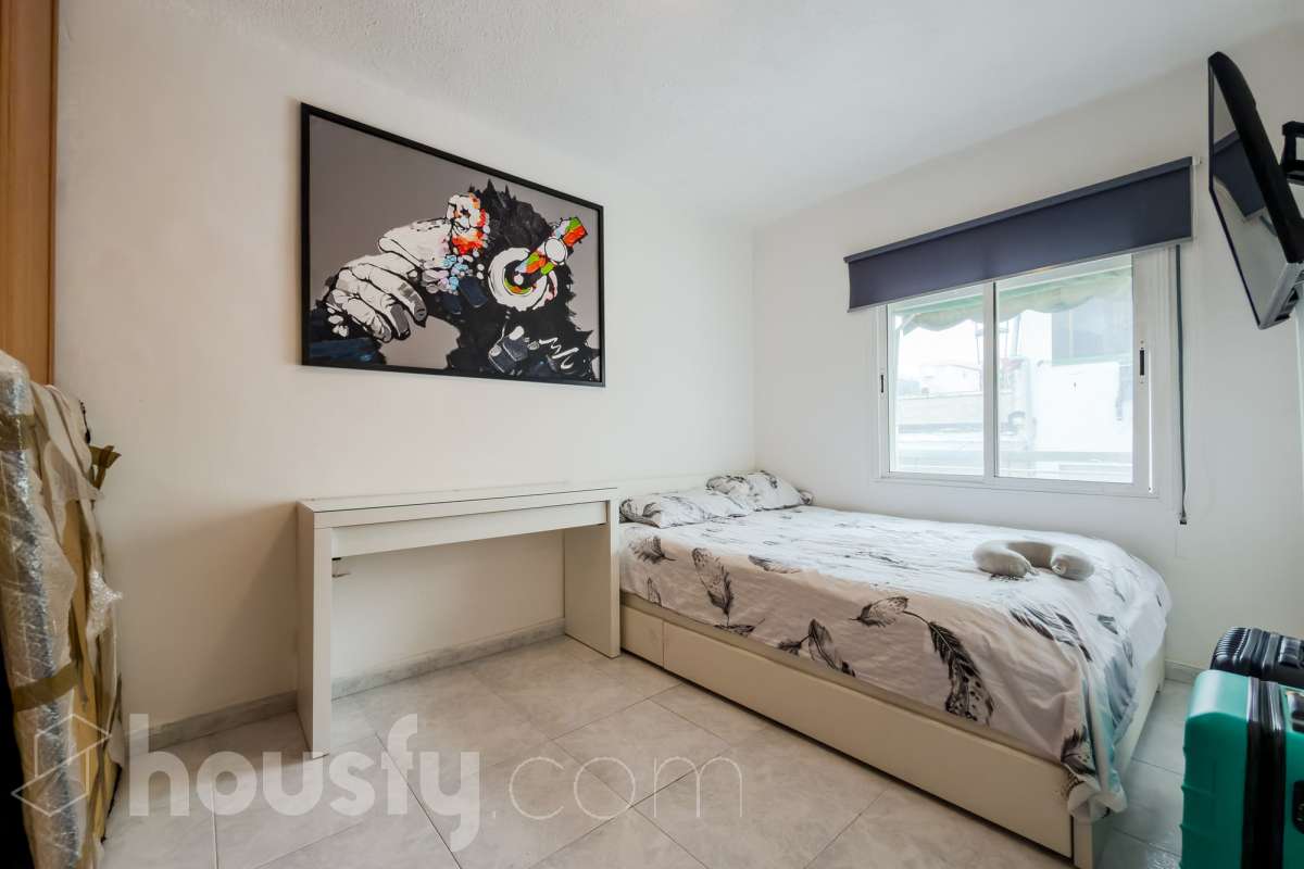 Piso en venta en CL ENRIC CASANOVAS, Nou Barris, Barcelona-3