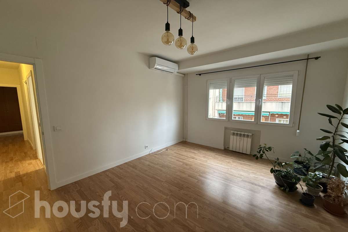 Piso en alquiler en Calle de la Infanta Mercedes, Tetuán, Madrid-1