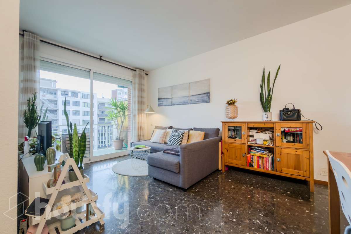 Piso en venta en Carrer dels Almogàvers, Sant Martí, Barcelona-0