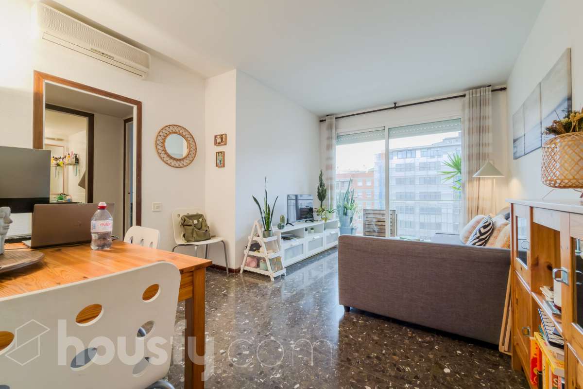 Piso en venta en Carrer dels Almogàvers, Sant Martí, Barcelona-1